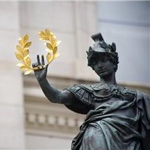 laurelwreath.jpg - 11044 Bytes